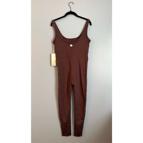 NWT Vuori Halo Essential Jumpsuit Women's DreamKnit™ Jumpsuit - Large - Mahogany - Picture 7 of 12